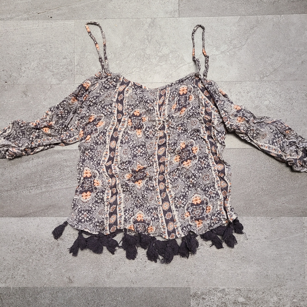 American eagle cold shoulder top
